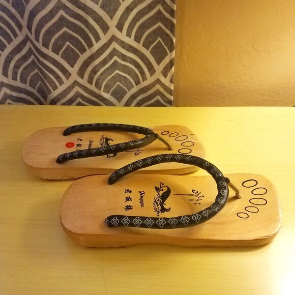 Wooden Flip-Flops - Picture 2 of 11